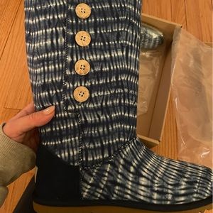 NWT UGG blue and white tie dye